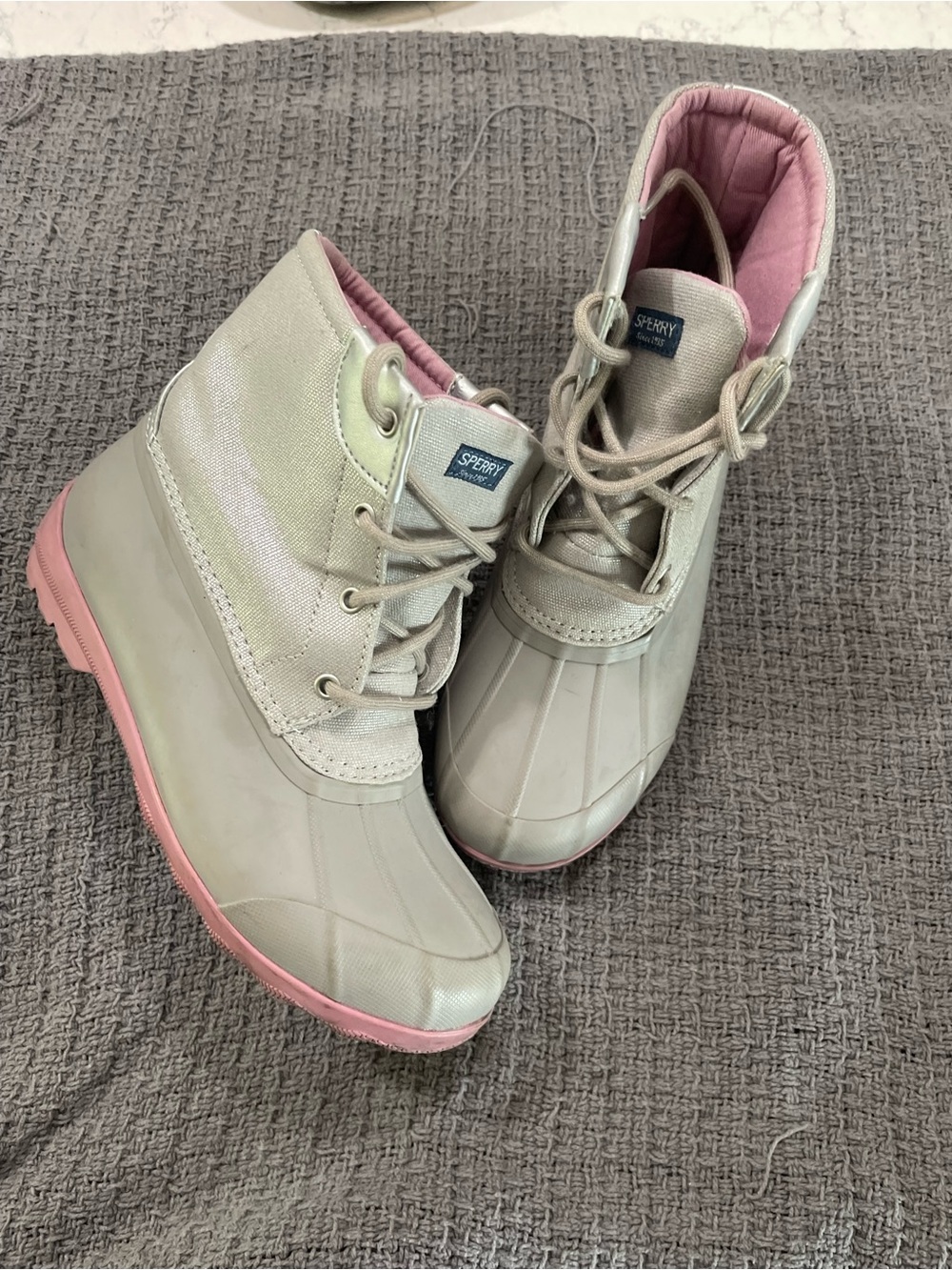 Sperry kids Light Gray and Pink Sperry Duck Boot size 5